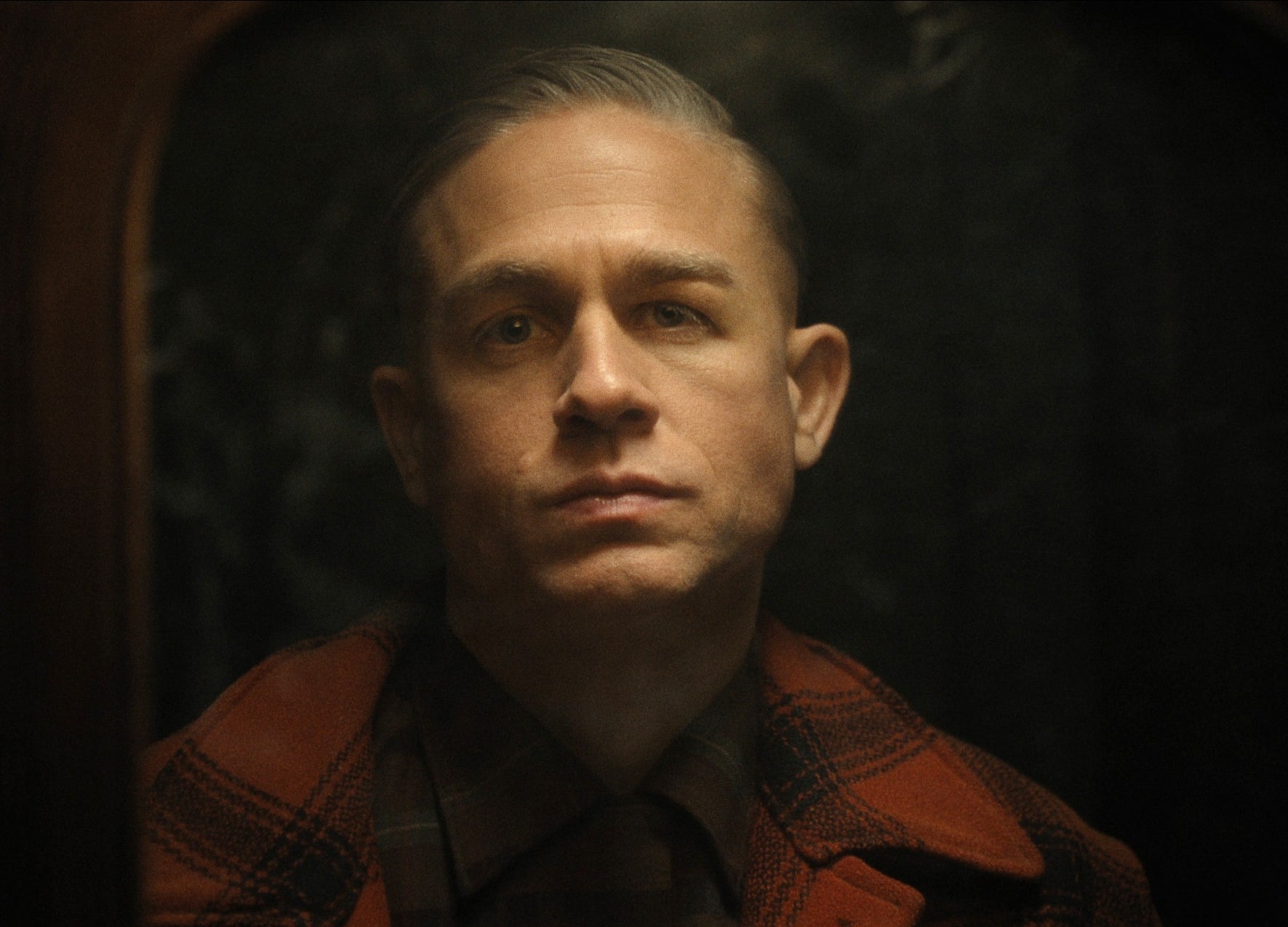 Charlie Hunnam Just Revealed How He Coped With The Mental Turmoil Of Playing Real-Life Killer Ed Gein, And It’s Unbelievably Wholesome — image 7