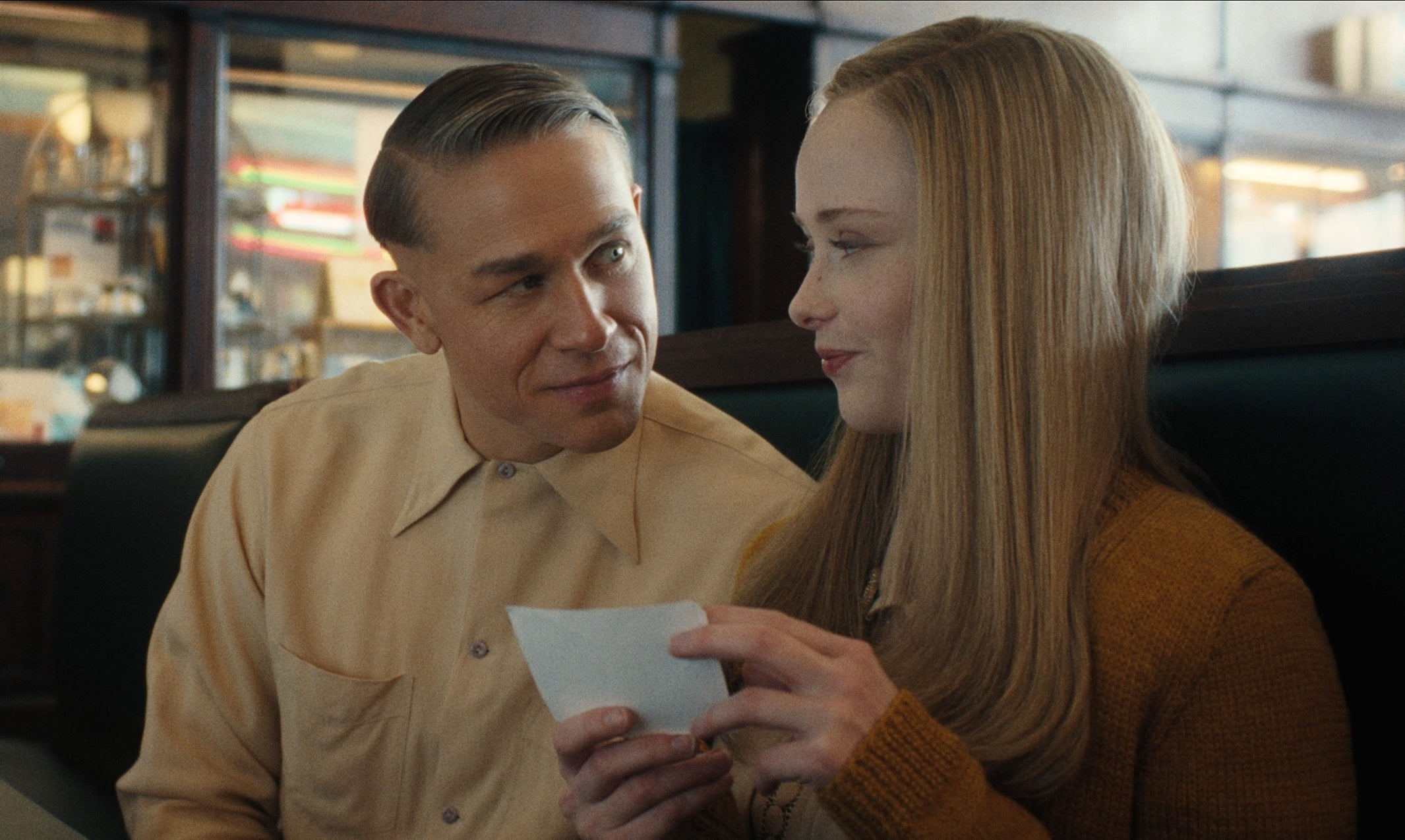 Charlie Hunnam Just Revealed How He Coped With The Mental Turmoil Of Playing Real-Life Killer Ed Gein, And It’s Unbelievably Wholesome — image 11