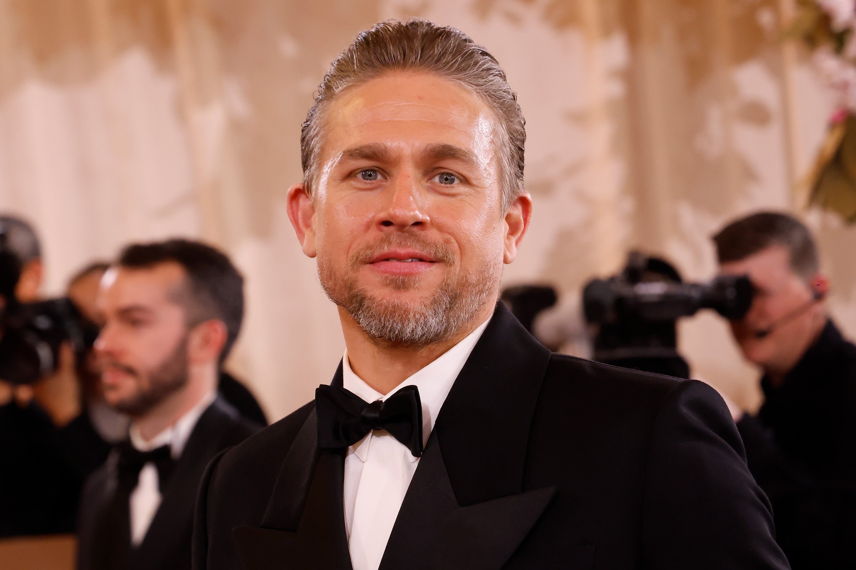 Charlie Hunnam Just Revealed How He Coped With The Mental Turmoil Of Playing Real-Life Killer Ed Gein, And It’s Unbelievably Wholesome — image 13