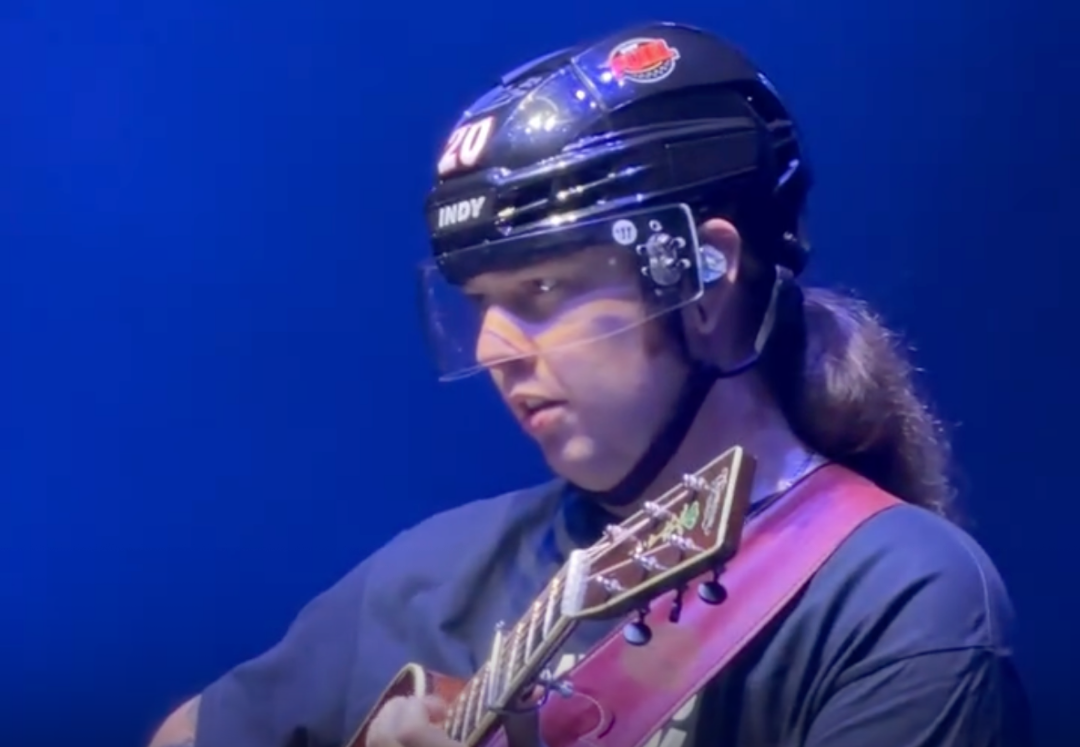 Billy Strings Wears Protective Headgear After Getting Hit By Object The Previous Night — image 1