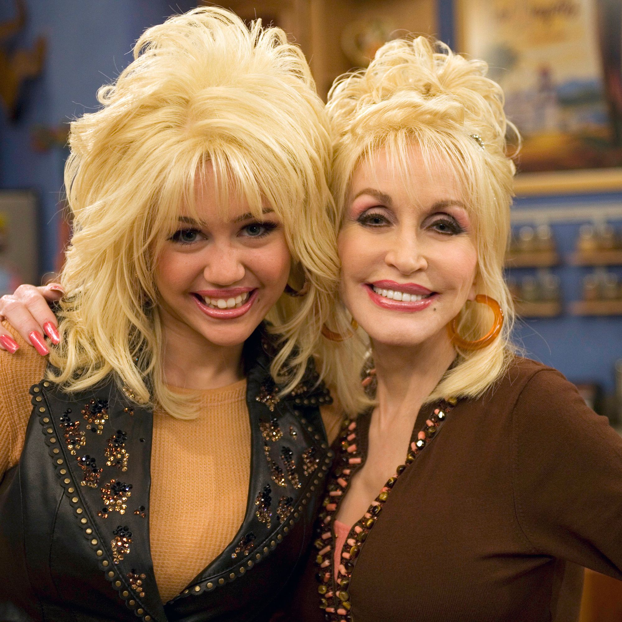 Miley Cyrus Pays Tribute to Godmother Dolly Parton: “I Have an Angel by My Side†— image 3