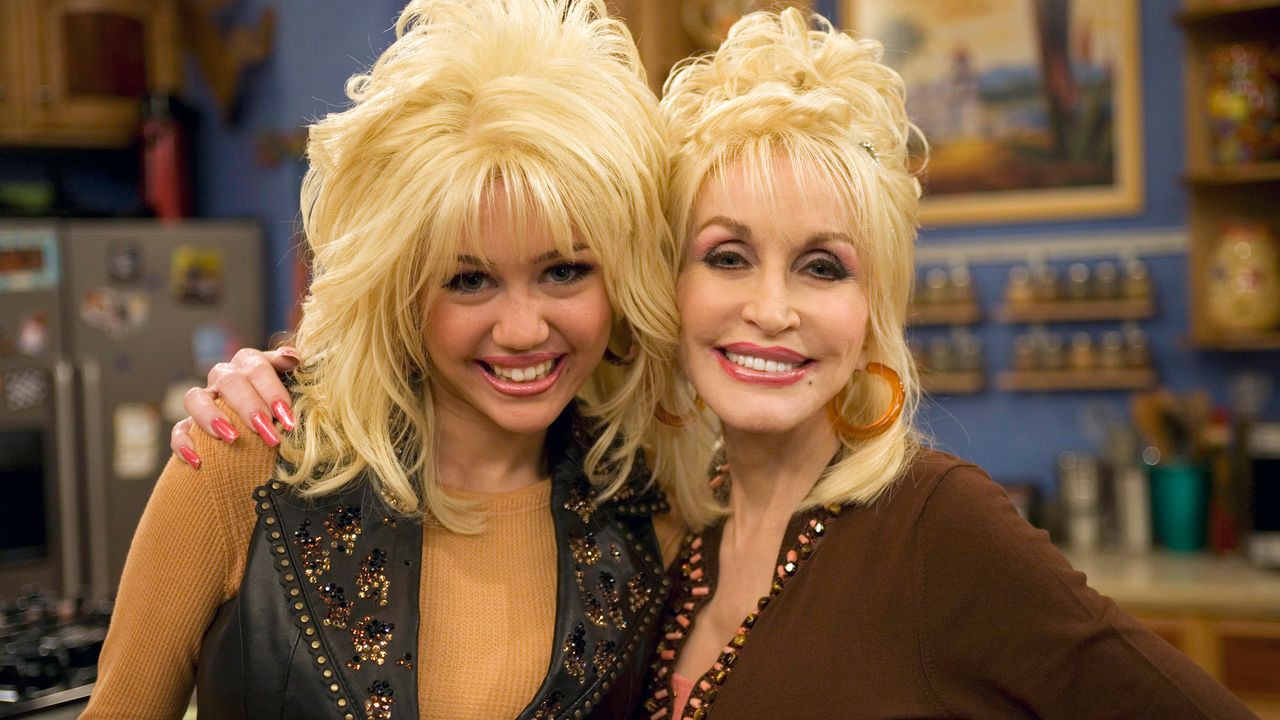 Miley Cyrus Pays Tribute to Godmother Dolly Parton: “I Have an Angel by My Side†— image 4