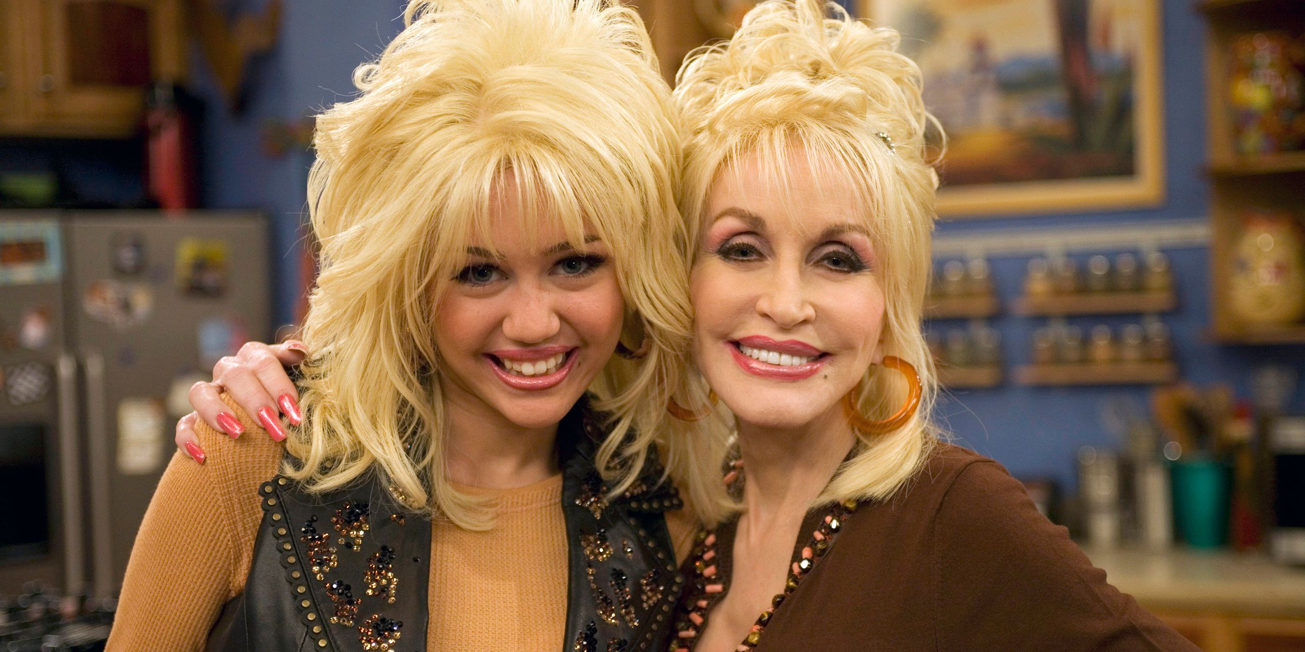 Miley Cyrus Pays Tribute to Godmother Dolly Parton: “I Have an Angel by My Side†— image 5