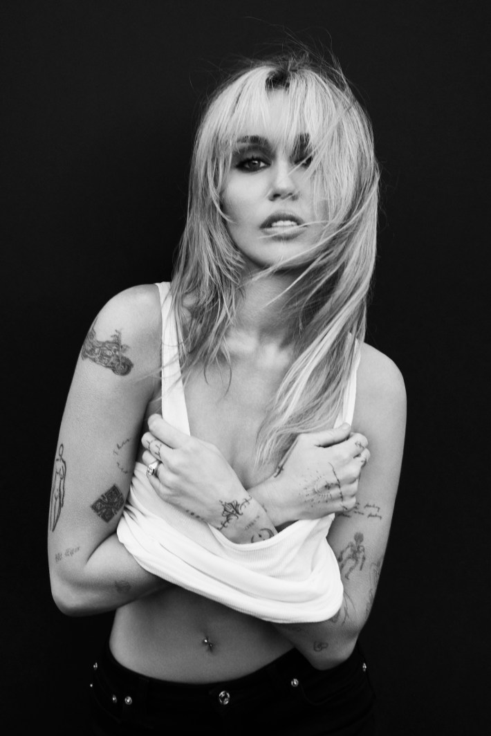 Miley (Cyrus) Announces New Album Bass Persuades — image 5