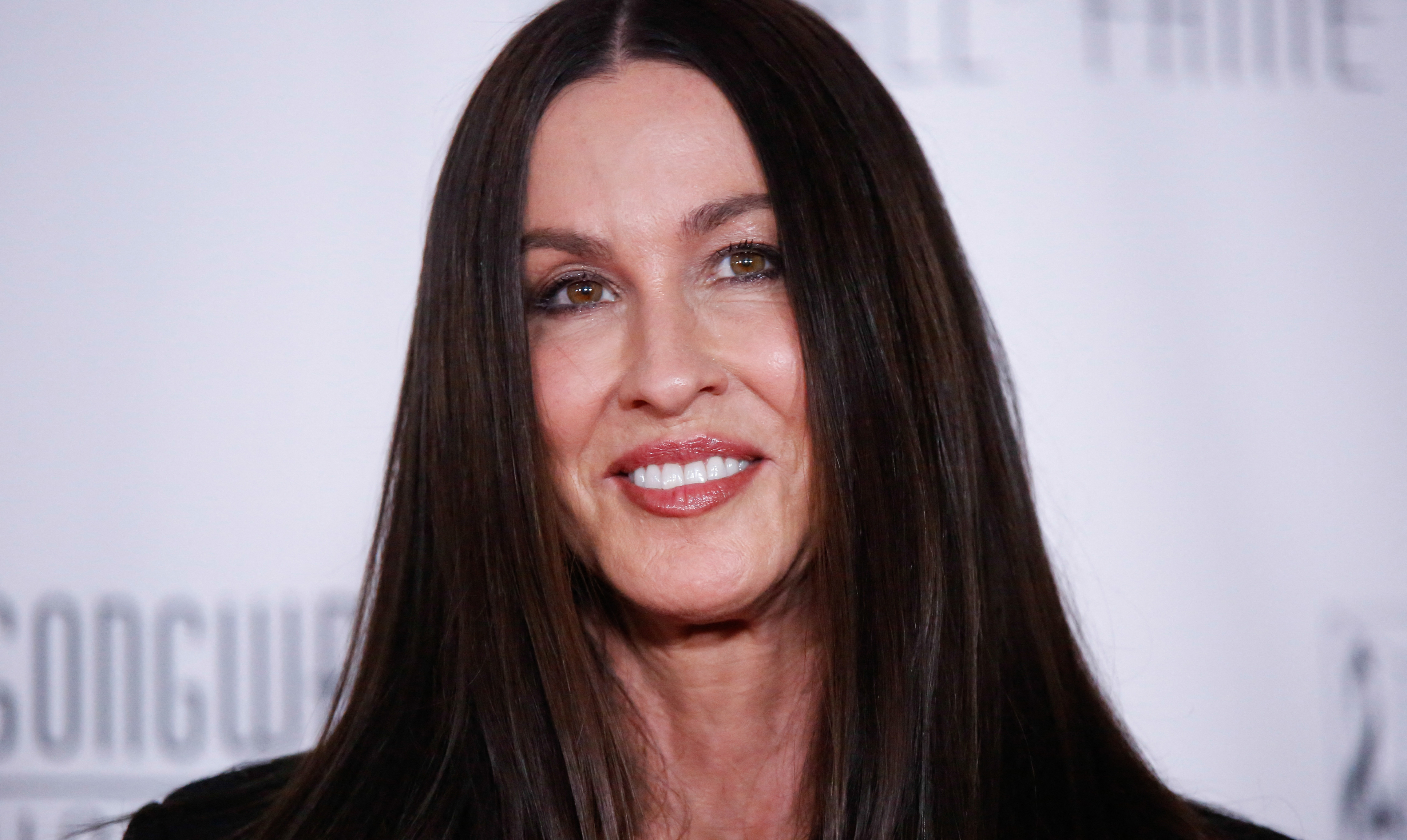 Alanis Morissette Accuses Former Tour Manager Of Extorting Her With Drug Trafficking Claims — image 1