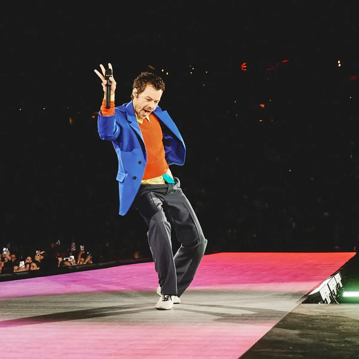 Harry Styles Wants to Dance With Even More of His Friends on His 2027 Stadium Tour — image 2